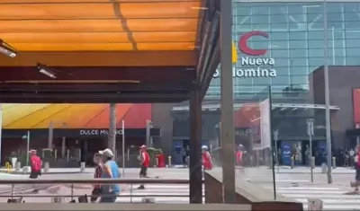 Momentos de la pelea entre los hinchas. 