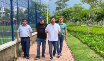 El Alcalde Jaime Pumarejo durante el recorrido.