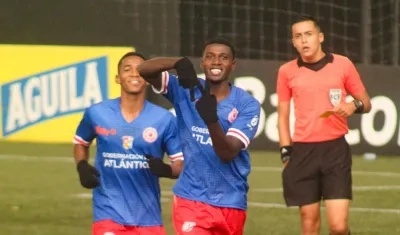 Mauricio Liñán celebra su anotación. 