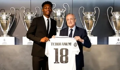 Aurélien Tchouaméni y Florentino Pérez.