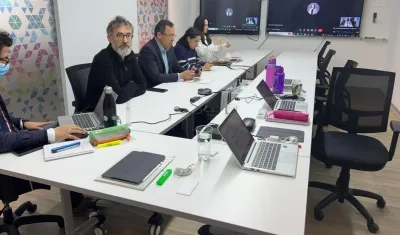 Equipo de Petro y las sillas vacías del grupo de Hernández.