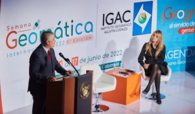 El Presidente Duque y la directora del IGAC, Ana María Aljure.