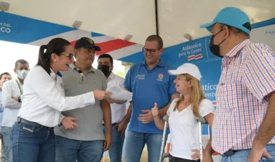 Gobernadora Elsa Noguera en el municipio de Campo de la Cruz.