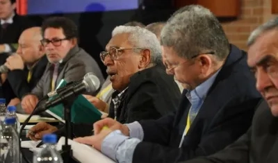 Joaquín Gómez, de cabello cano, declara ante la JEP.