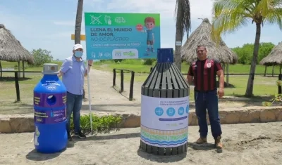 Instalación de 'tragaplasticos' y vallas. 