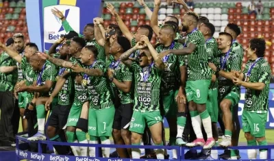 Jugadores de Atlético Nacional celebrando el campeonato.