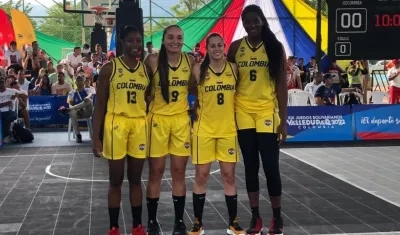 Isabel Cristina Rodríguez Hinestroza, Wendy Julieth Coy Hernández, Carolina López Correa y Yuliany Paz Perea, jugadoras de Colombia.