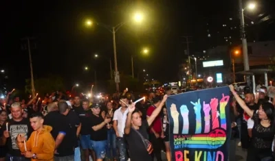 Los comerciantes y trabajadores de establecimientos nocturnos en la protesta del domingo.