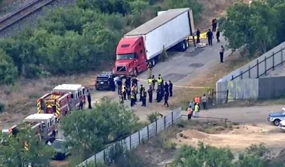 El vehículo donde fueron halladas las víctimas.