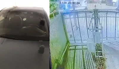 El vehículo impactado por los delincuentes durante el asalto en la calle 79 con 55. 