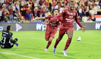 Juan Fernando Caicedo celebra un gol. 