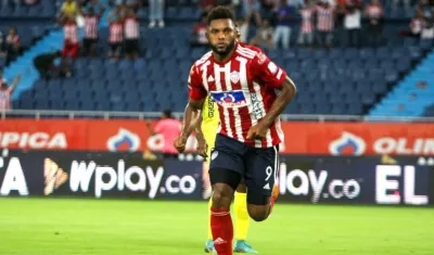 Miguel Ángel Borja luciendo la casaca juniorista.