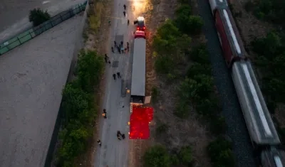 El vehículo hallado abandonado con 46 cadáveres de migrantes en su interior.