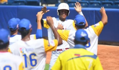 Jugadores de Colombia celebran una anotación. 