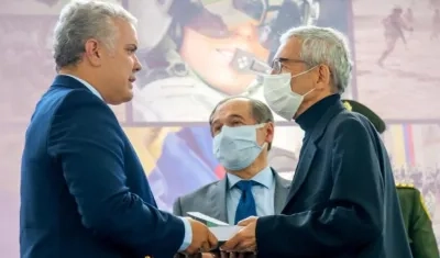 Iván Duque y Francisco de Roux.