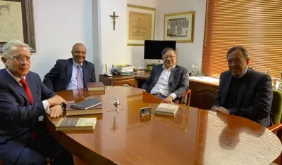 Álvaro Uribe y Gustavo Petro.