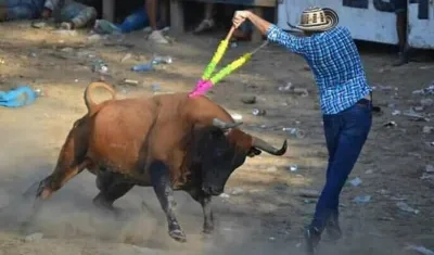 Banderillero en plena faena.