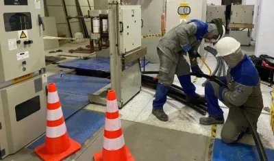 Mantenimiento por parte de personal de Air-e. 