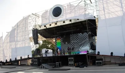 Escenario en la plaza Alfonso López.