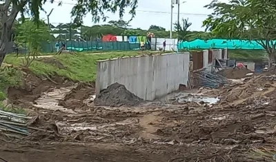 Muro de contención que se construye en Santa Lucía