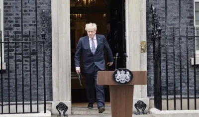 El renunciante Primer Ministro Boris Johnson minutos antes de anunciar su renuncia.