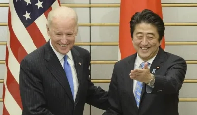 Joe Biden y Shinzo Abe. 