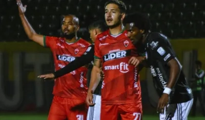 Acción del partido entre Junior y Patriotas. 