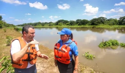 El Gobernador encargado Yesid Turbay en el Canal del Dique.