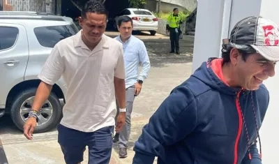 Carlos Bacca reunido con Alejandro Char y Fuad Char. 