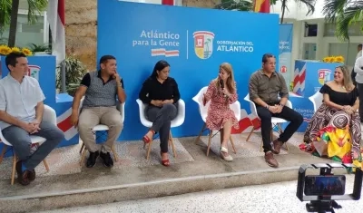 Elsa Noguera, gobernadora del Atlántico, con Alcaldes del Atlántico. 