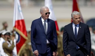 El presidente de Estados Unidos, Joe Biden, y el primer ministro en funciones de Israel, Yair Lapid.