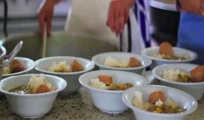 La Procuradora urgió a los alcaldes adoptar medidas urgentes para cumplir con el PAE.