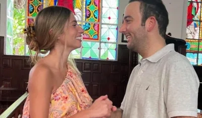 Isabella Chams y su prometido Ricardo Jaar.