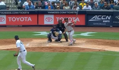 Momento del cuadrangular de Jeter Downs. 