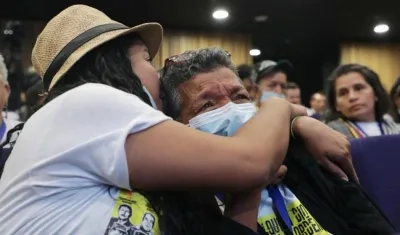 Un grupo de víctimas del conflicto durante el segundo día de audiencia pública de reconocimiento