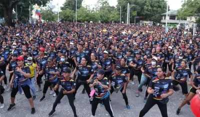 El numeroso grupo de participantes.