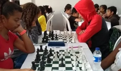 Ángela Cárdenas Herrera, en una partida de ajedrez. 