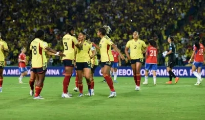 Catalina Usme celebra el primer gol de la noche. 