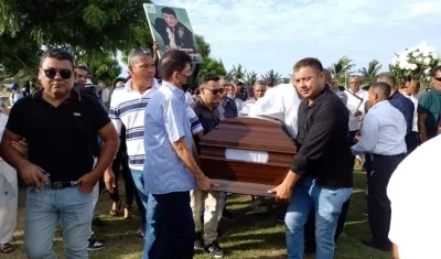 Multitudinaria despedida a José Vásquez, 'Quévaz'