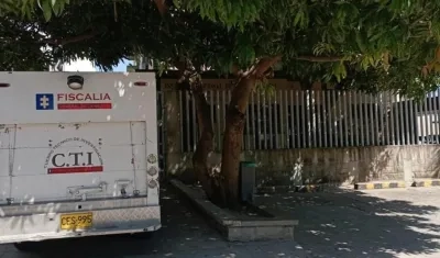 El cuerpo de Mauricio Acosta Martínez fue llevado a Medicina Legal. 