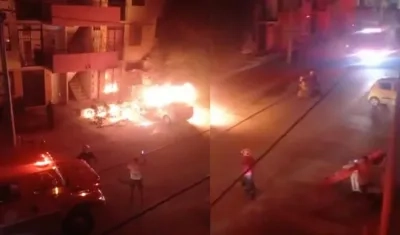 Tres motos y un vehículo se incendiaron