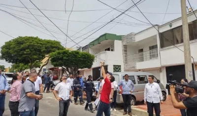 El Alcalde de Barranquilla, Jaime Parejo en el barrio Delicias.