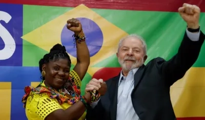 El candidato presidente de Brasil Luiz Inácio Lula da Silva, recibe a la vicepresidenta electa de Colombia Francia Márquez hoy en un encuentro en Sao Paulo (Brasil).