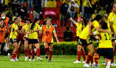 Jugadoras de Colombia celebran la clasificación. 
