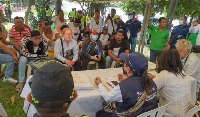 Reunión previa al desalojo programado.