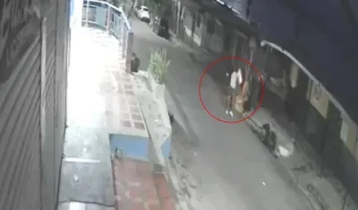 Momento del atraco en el barrio El Valle. 