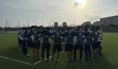 Jugadores de Junior durante el entrenamiento. 