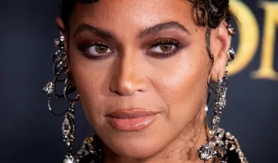 Beyoncé estrena álbum.