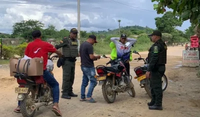 Operativos de registro de la Policía en Tierralta. Allí un policía resultó herido en ataque armado el viernes,