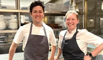 Sebastián Guevara con la chef sueca Emma Bengtsson.